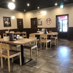 Kurume Ra-Men Wa No Kichi - 店内ガラガラ
      平日の１２時