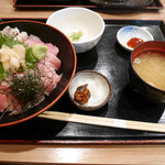Shodaitsukijiuoyoshi - 2019/3/16  丼、冷奴、お漬物、味噌汁