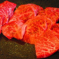 鉄板焼 さがみ - 調理前のお肉