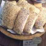 東京豆漿生活 - ｼｬｵﾋﾟﾝ(中式焼パン)このままでも美味しいと思いますがｼｬｵﾋﾟﾝ180円に+葱卵100円+油条180円を挟んだ台湾式サンド『焼餅油條』460円(別)が美味しいです！