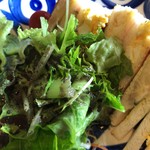 Salone del Cafe Hattori - サンドイッチに添えられたサラダ