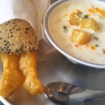 東京豆漿生活 - なかなかヘルシーなのに食べ応えある朝食です
      豆乳スープもお腹に貯まります(私の場合…)