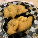 回転寿しトリトン - 料理写真: