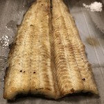 鰻はし本 - 琵琶湖の天然鰻の白焼