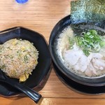 二代目 麺の坊 晴レル屋 - とんこつラーメン＋半チャーハン