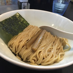 MEN-EIJI - 石臼挽き全粒粉なので茶色の麺です