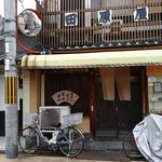 田原屋 - お店を正面から見る。