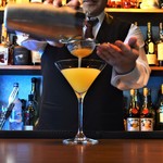 Mixology Bar X-cution - Mixologistとは別名でバーシェフと呼ばれています。