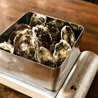 新鮮な魚介類を豪快に浜焼き！カキのガンガン焼き！