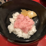 龍文支店 - マグロの皮ぎし丼