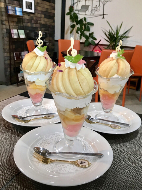 魅惑の桃パフェ By R Andy S ミュージックカフェアンジェス Music Cafe Anges 大和八木 カフェ 食べログ