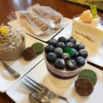 Patisserie irodori - ブルーベリーとマスカルポーネのデザート、和栗のモンブラン、アイス チョコルネ、ももショート