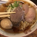 中華そば しば田 - 味玉チャーシュー中華そば  ￥1,130
      大盛  ￥150
      
      チャーシューリフトアップ