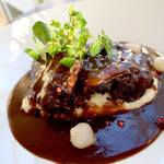 レストラン クエリ - 料理写真:牛ほほ肉の赤ワイン煮込み