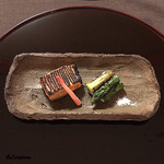 御料理 寺沢 - 本鱒､ｸﾞﾘｰﾝｱｽﾊﾟﾗ炭火焼