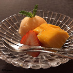 御料理 寺沢 - 赤肉ﾒﾛﾝ ｱｲｽｸﾘｰﾑ､ﾏﾝｺﾞｰ､ｲﾁｺﾞ