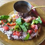 アジアナ茶廊 - ランチ：カレー「ショルダーベーコンといろいろ野菜のタイ風黒カレー」