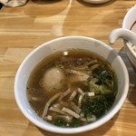 川の先の上 - スープは魚介＋醤油＋生姜です