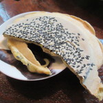 TAHOE - ピザにする前の南部せんべいを味見