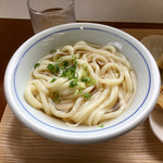 饂飩 じんごろう - うどんは見た目に綺麗だ
でもネギの散らかし具合
旧 松岡にソックリやんww
宮武の一杯入魂！！って意思は感じる事が出来ませんが店が変われば…
うどんは変わる
少し残念とは思えど悪くもない