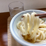 饂飩 じんごろう - 麺は独特ですね！
何を基準に書けば良いのか不明ですが宮武系を求めて来る人からすると少し違う
オリジナリティがあります
