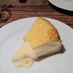 PULPO - ヨーコさんお薦めのタルタ・デ・ケソ。ワインにあいます。