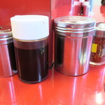 ラーメン二郎 - 卓上調味料