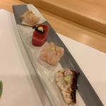 割烹 一楓 - お造り：バイ貝、本鮪、イサキ、黒ムツの炙り ４種類。バイ貝甘くて美味しい。一つずつ味付けが付いているのがいい。