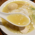 RAMEN 風見鶏 本店 - スープ