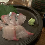 壱花 - シマアジの刺身 800
            シマアジはともかく、肝心なツマがないところはマイナスポイント。ツマあってのお刺身ですよ、ん〜残念(>_<)
