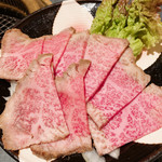 焼肉 たつ屋 - タタキ仕立てイチボ