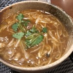Torajirou - コクのあるスープ。奥底にはスジ的なお肉がゴロゴロ。