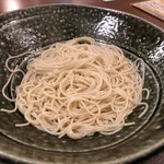 Torajirou - 後からすぐに到着した麺。少しだけ時間差があったので、つけ麺だったという事をすっかり忘れてて、スープでご飯を普通に食べそうになった。