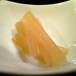 東麻布 逢坂  - <'12/01/11撮影>鯛茶づけ 1000円 のセロリの漬物