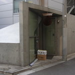 東麻布 逢坂  - <'12/01/11撮影>外観の風景です