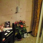 東麻布 逢坂  - 【'10/12/6撮影】店内の入口の風景です