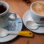 キッチン＆コーヒーCACTUS - ホットカフェラテ＆ホットティーアップル