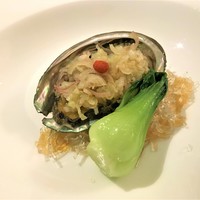 桂花苑 - 190709火　東京　桂花苑　蒸したエゾアワビ葱と茗荷を添えて