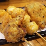 炭火焼鳥 萃 - 夜に食べた串揚げ (1本80円～100円)