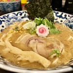 東京駅 斑鳩 - 豚骨魚介らー麺780円