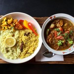 スプーンソング - エビとアボカドのチェティナッドカレー＆2種のインドライスプレート 1,300円