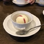 カフェ ビィオット - ミックスサンドのアイスクリーム