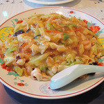 華風 福寿飯店  - 名物のアンカケ福寿皿うどん800円。肉・海鮮・野菜がたっぷりの濃厚中華スープ餡がかかった炒麺です。