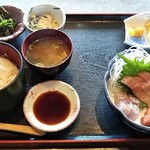 Ishokuyabisusuisan - お刺身盛合せ定食(茶碗蒸未着)