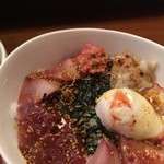 遊魚 和田丸 - ピリ辛海鮮丼（アップ①）