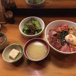 遊魚 和田丸 - ピリ辛海鮮丼