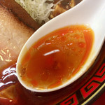 中華そば 華丸 - スープは麻婆豆腐の辣油がたっぷり