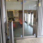 食事処かず - パチンコ店外からの入口
