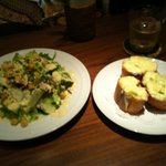 ワンアンドオンリー - 20111230 シーザーサラダとチーズガーリックトースト