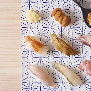 魚伸 ウニや中トロ アワビも入ったおまかせコース 一番人気のコースです 鮨と酒 魚伸 ウオシン 神田 寿司 食べログ 魚伸 ウニや中トロ アワビも入ったおまかせコース 一番人気のコースです 鮨と酒 魚伸 ウオシン 神田 寿司 食べログ